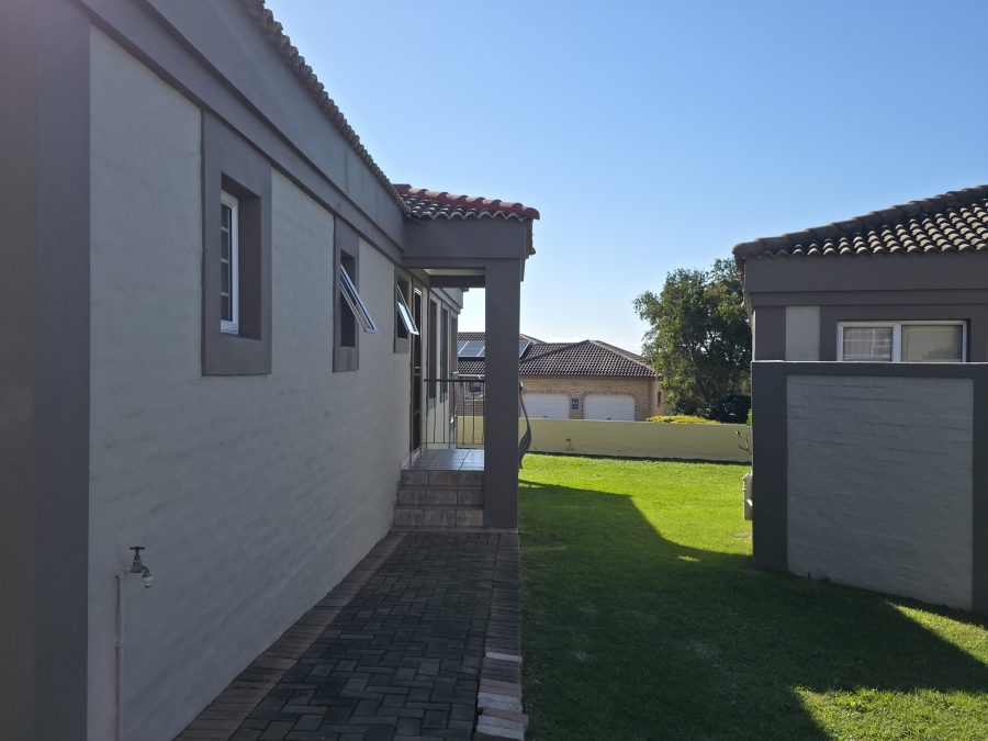 3 Bedroom Property for Sale in Wavecrest Eastern Cape